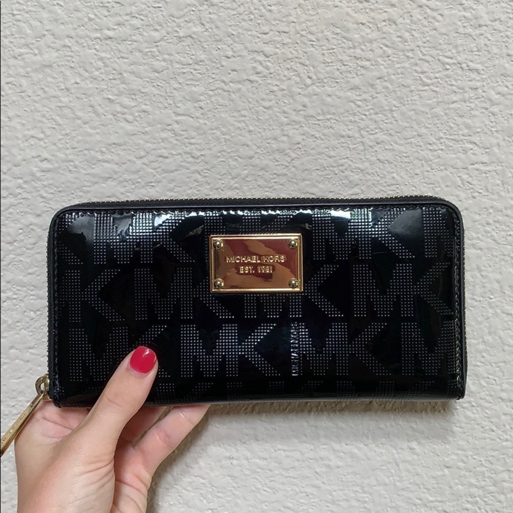 Michael Kors Zip Wallet